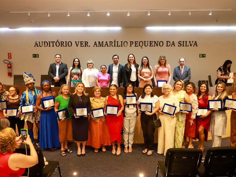 Câmara Municipal de Juazeiro do Norte realiza sessão solene e homenageia 25 mulheres com a Medalha Presidenta Dra. Yanny Brena
