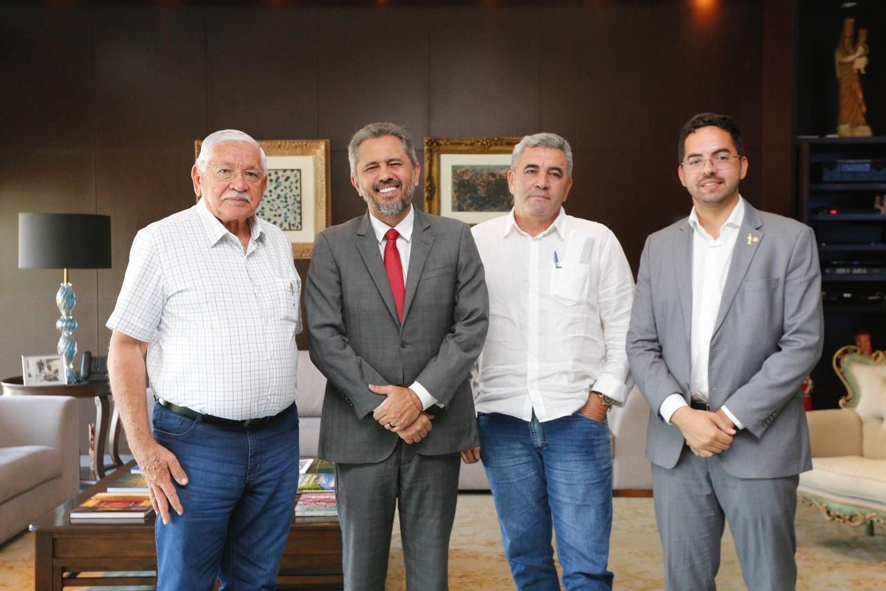 Prefeito Deda garante Centro de Educação Infantil, pavimentação asfáltica e piçarramento com governador Elmano de Freitas