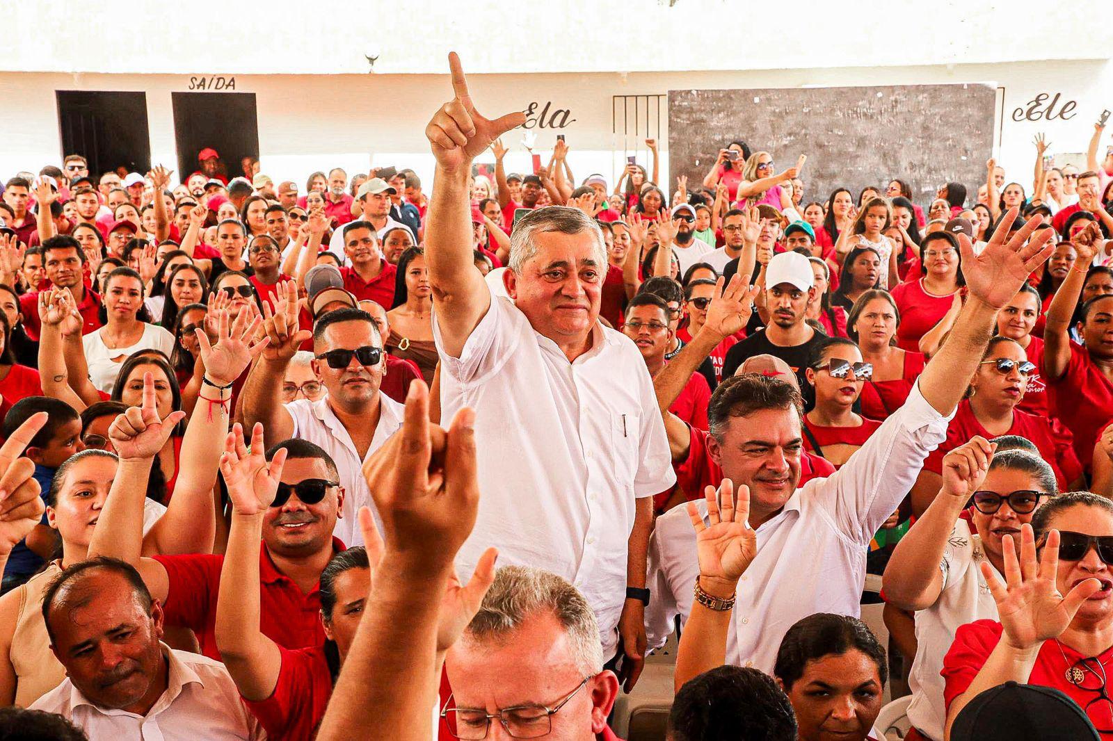 Com prefeitos e deputados, Guimarães reforça projeto 2026 reunindo 3 mil pessoas em cidades do Cariri