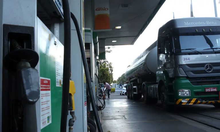 Petrobras reduz preço do diesel em R$ 0,17 a partir de hoje (1)