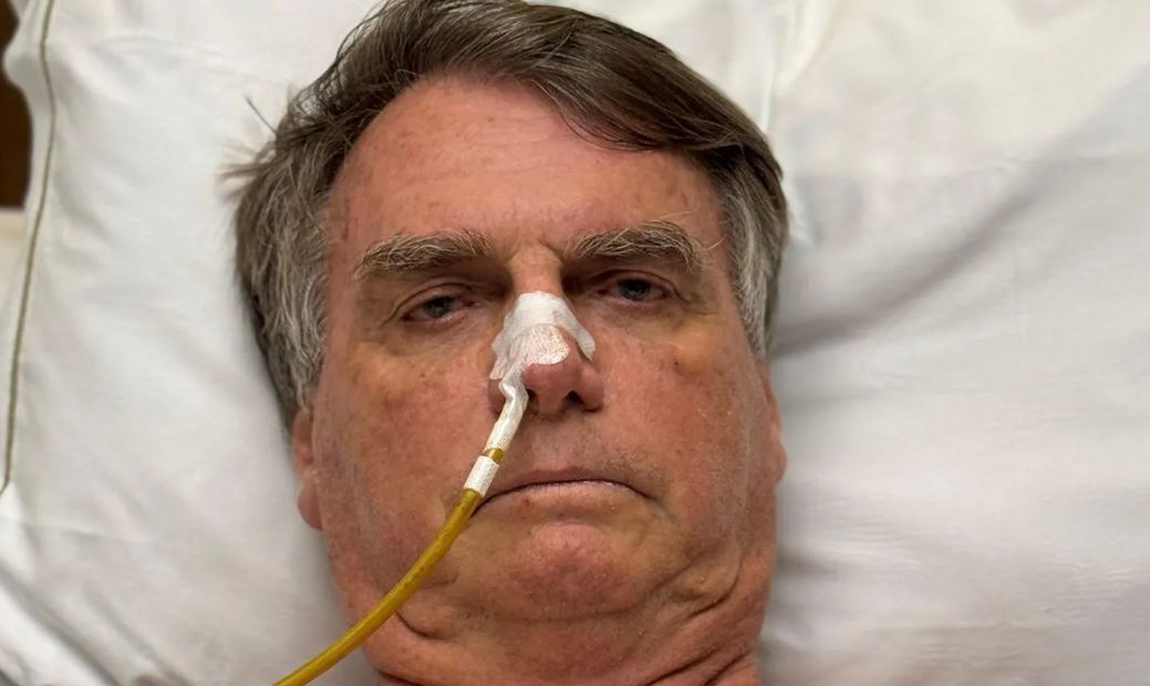 Após 17 dias internado, Bolsonaro deve iniciar alimentação via oral