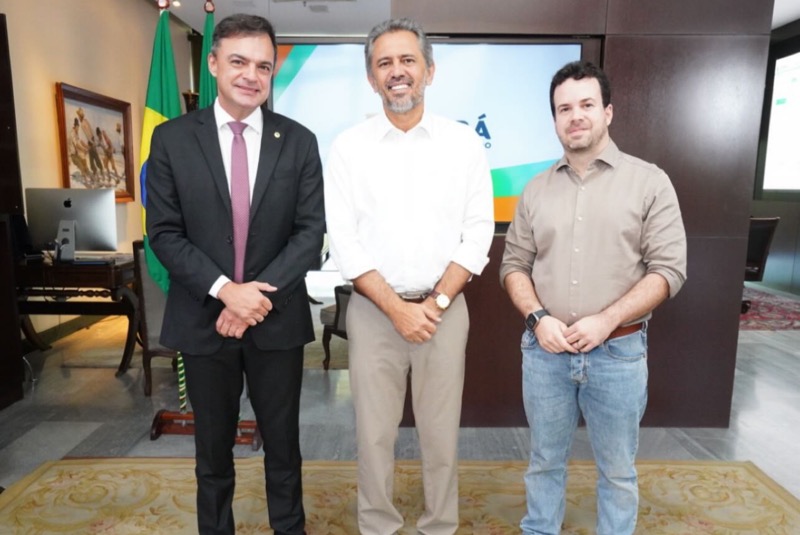 Guilherme Saraiva anuncia, ao lado de Elmano de Freitas e Fernando Santana, construção de escolas, centro cultural, mirante e realização de obras estruturantes em Barbalha