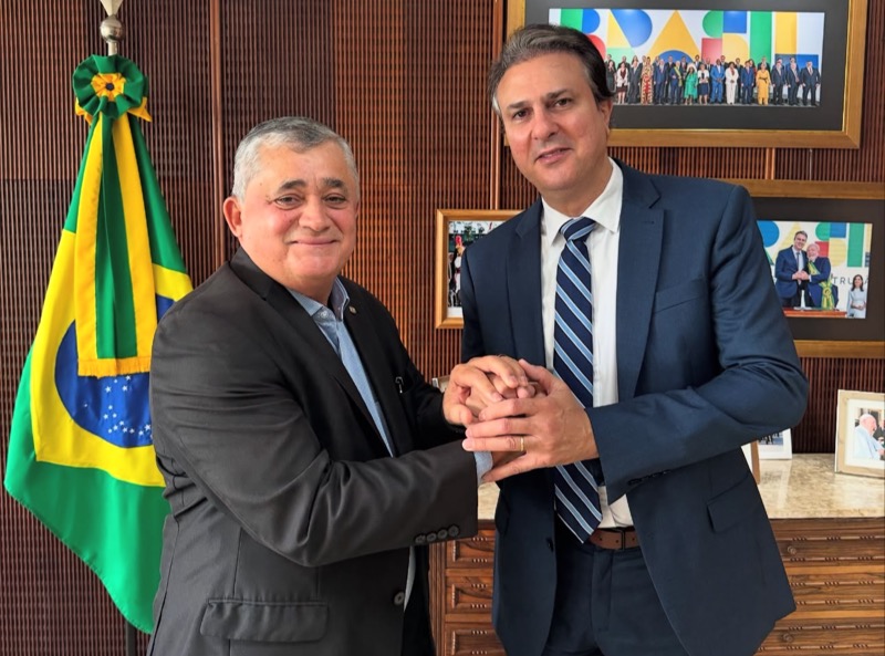 Guimarães e Camilo afinam discurso sobre o PNE e obras da Educação no Ceará em reunião no MEC