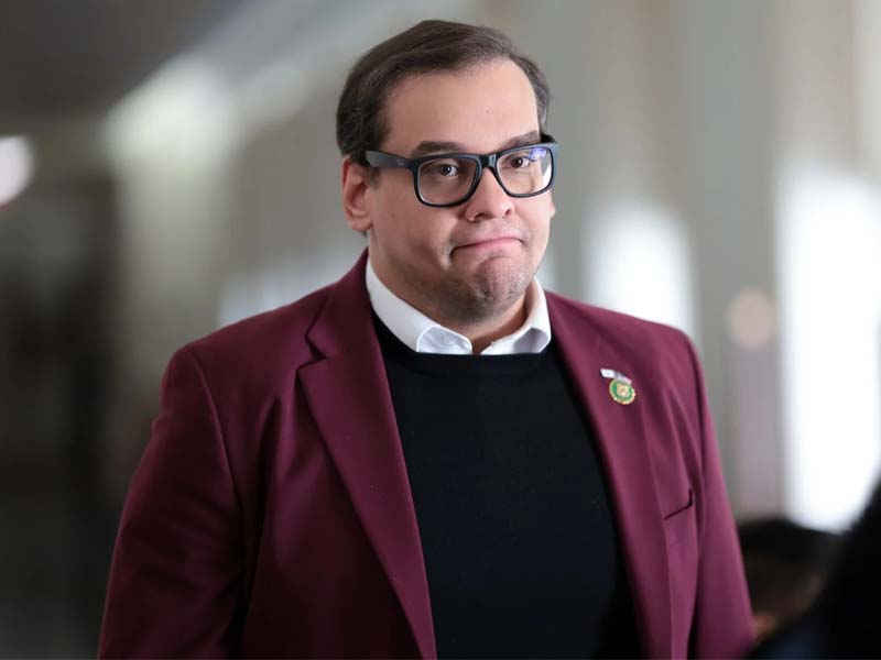 Ex-deputado George Santos é sentenciado a sete anos de prisão nos EUA