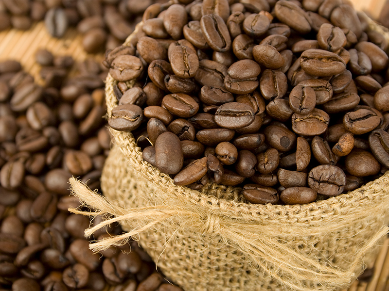 Café, chocolate e carne ficam mais caros e são vilões da inflação em um ano