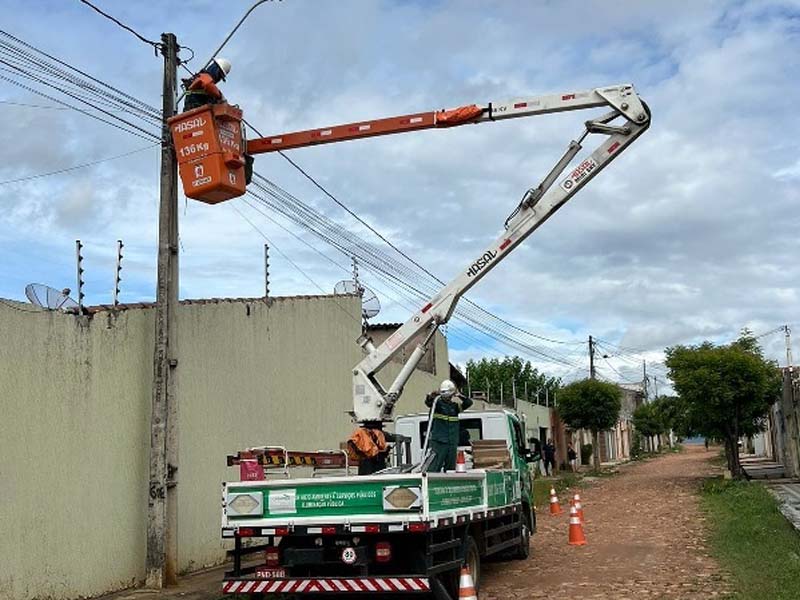 Avenida do Contorno recebe nova iluminação, em Juazeiro do Norte