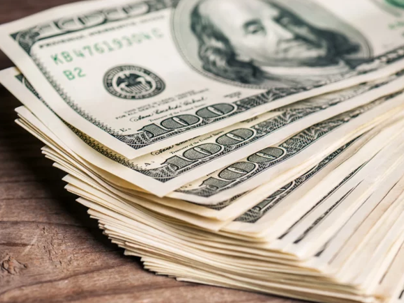 Dólar bate R$ 6 após Casa Branca confirmar tarifas extras de 50% sobre a China; Ibovespa cai