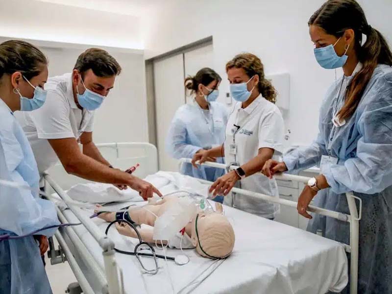 Dos mais de 300 cursos de medicina, apenas 6 alcançam nota máxima do MEC; veja lista das faculdades