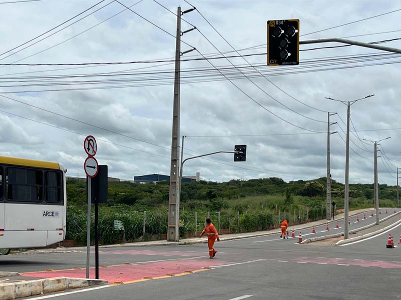 VÍDEO: Mesmo instalados semáforos no cruzamento próximo a UFCA continua sem funcionamento