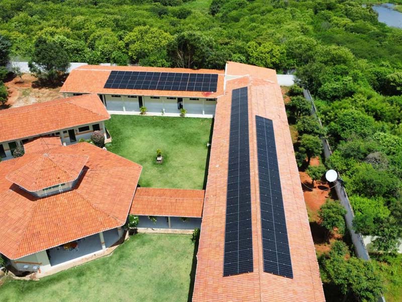 Farias Brito: Gestão municipal leva energia solar à todas as escolas da rede municipal de ensino