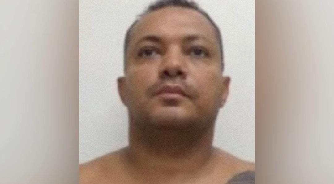 Homem que ia receber 300 kg de maconha vinda de SC e encontrada em casco de barco é preso em Barbalha