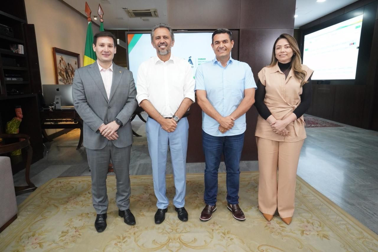 Prefeito de Potengi, Salviano Alencar, é recebido pelo governador Elmano de Freitas em Fortaleza