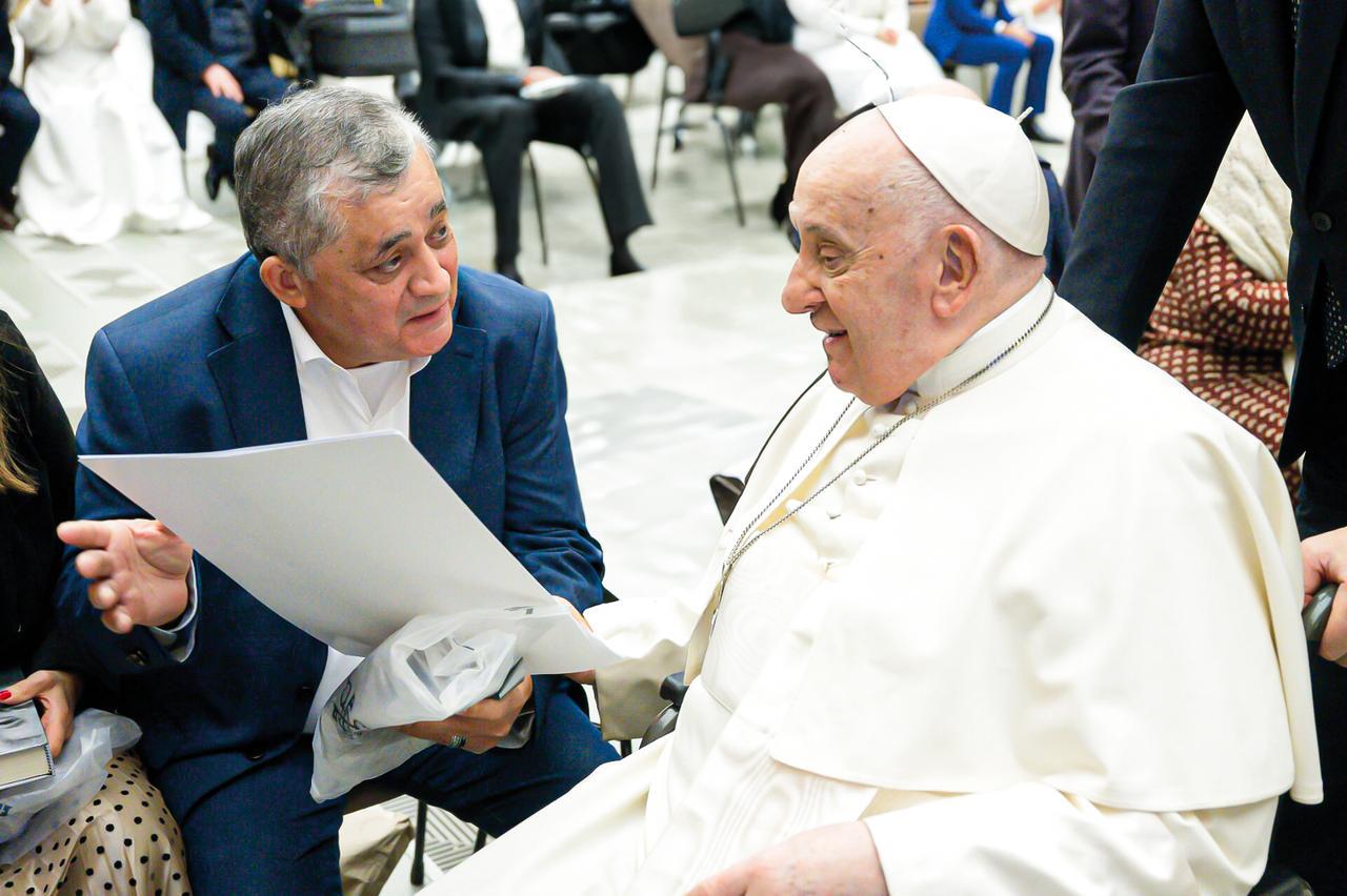 Brasília prepara homenagens ao Papa Francisco após morte; Guimarães articula sessão solene