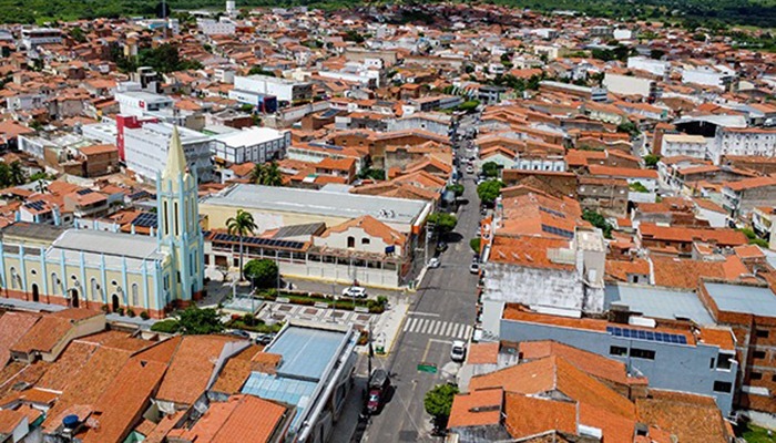 MP ajuíza ação para anular contrato milionário celebrado sem licitação pela Prefeitura de Várzea Alegre