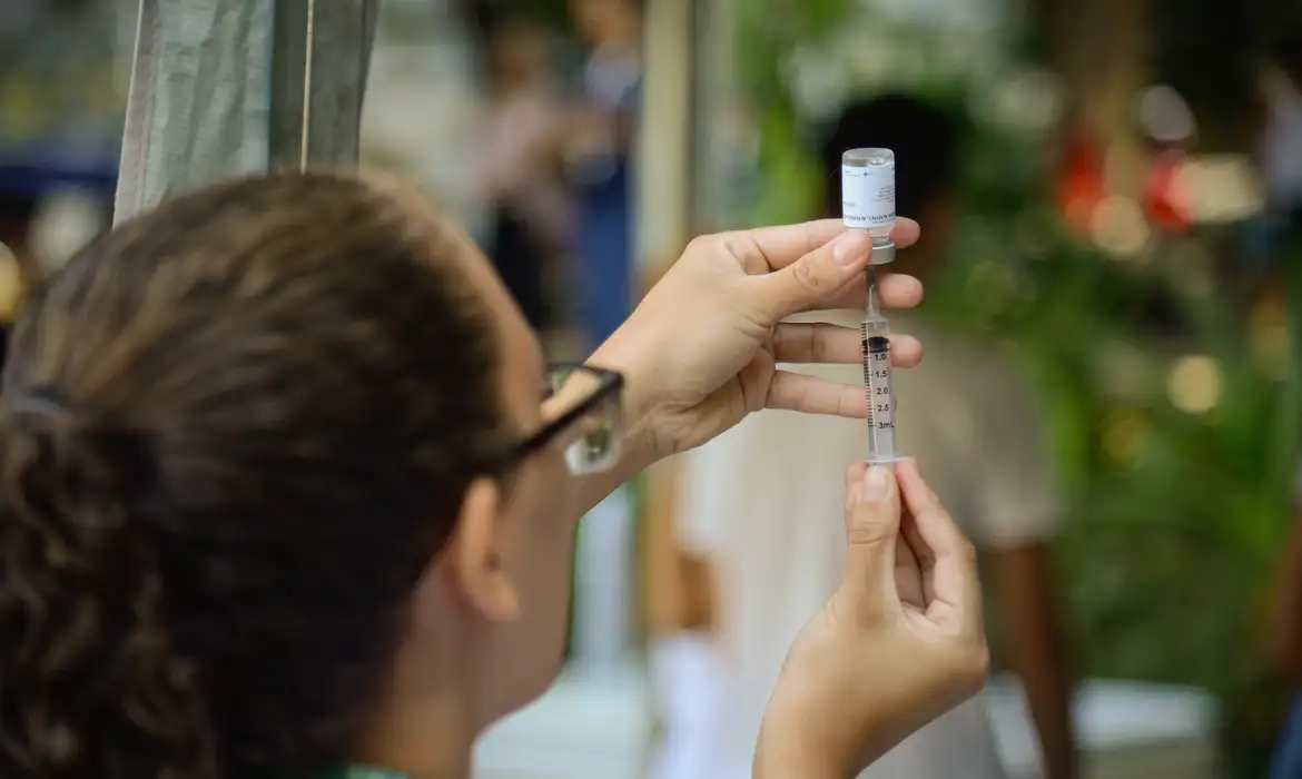 Vacinação nas escolas começa nesta segunda-feira