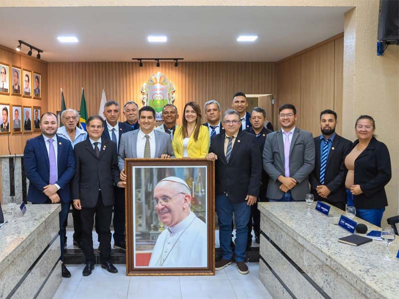 Câmara do Crato homenageia papa Francisco em sessão ordinária
