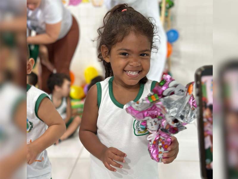 Prefeitura de Farias Brito realiza entrega de 2 mil ovos de Páscoa para alunos da rede municipal