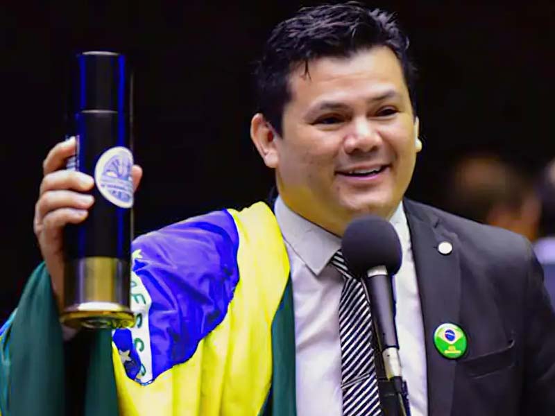 AGU pede investigação de deputado por declarações contra Lula