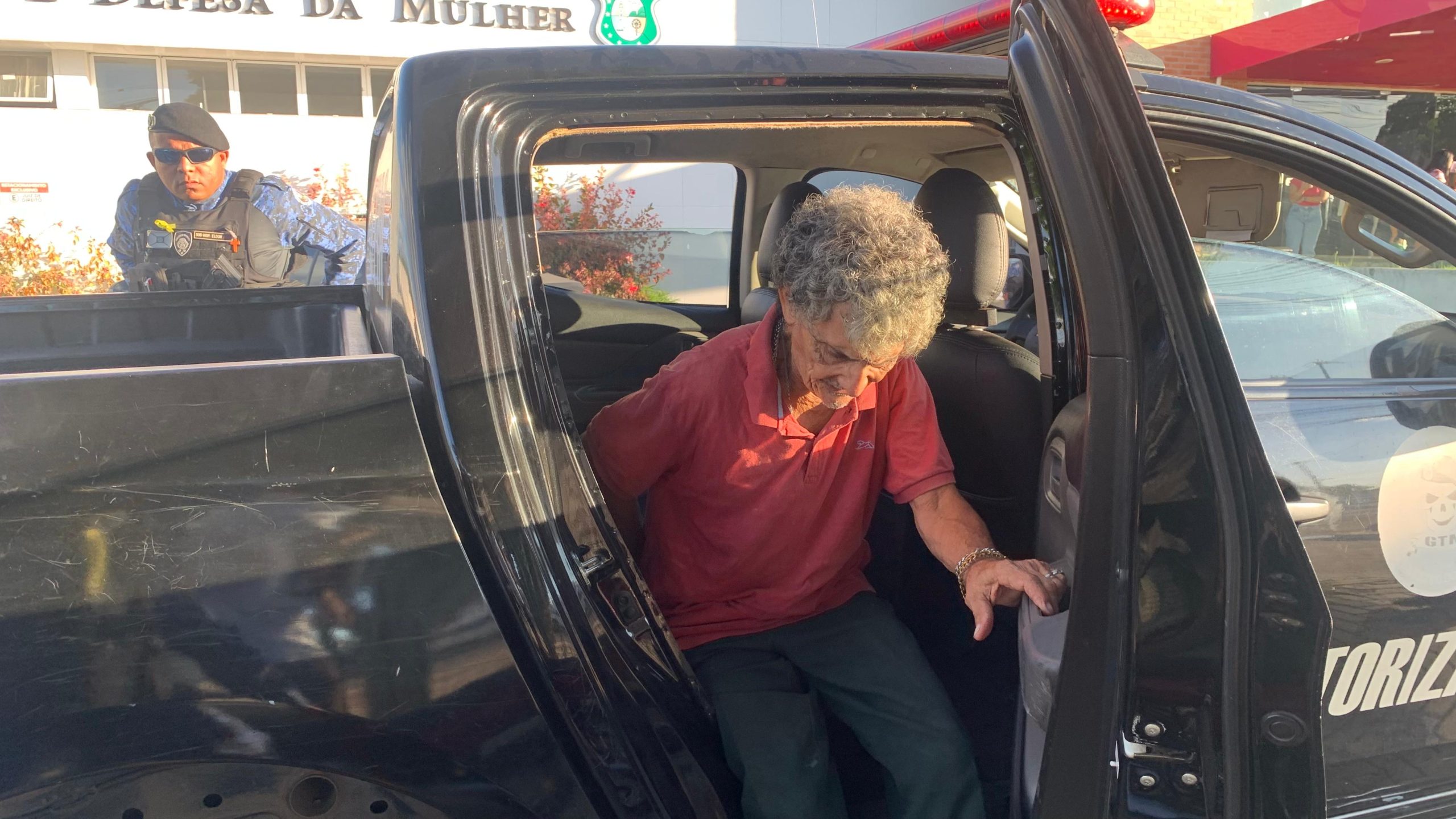 AO VIVO: idoso é preso suspeito de manter duas filhas em cárcere privado e em quadro de subnutrição, em Juazeiro do Norte