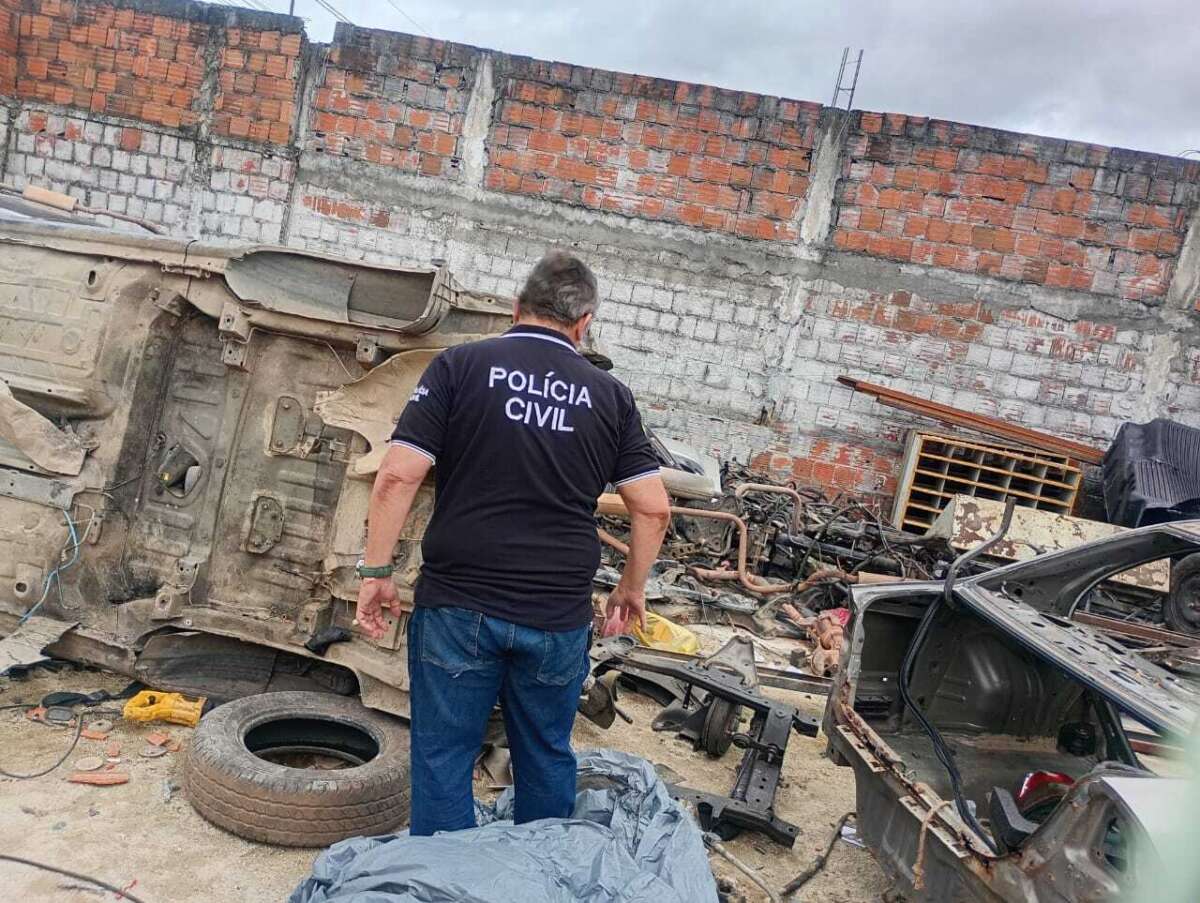 Mãe e filho são presos pela Polícia Civil em posse de 12 motores adulterados em Fortaleza