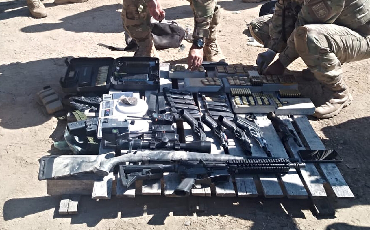 Em ação ostensiva em Caucaia, Polícia apreende pistolas, fuzis, artefatos explosivos e quase 500 munições de vários calibres
