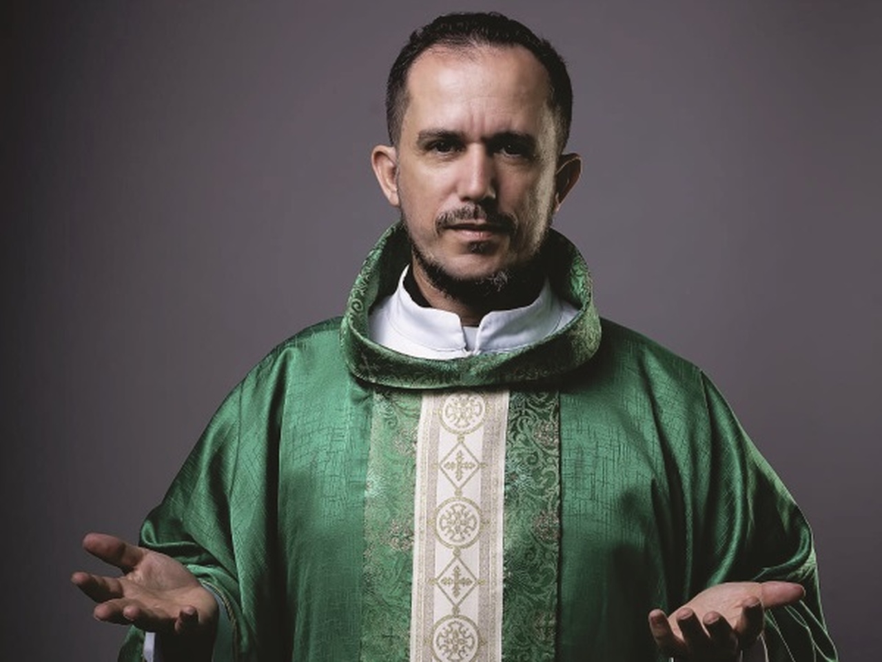 No Crato, “Celebrando com Maria” acontece nesta terça-feira e conta com show de Padre Monteiro