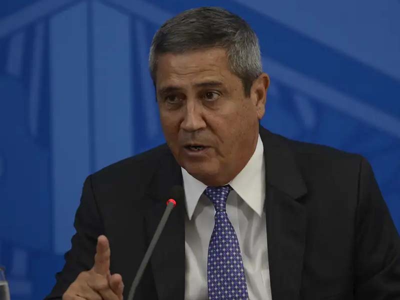 PGR defende que general Braga Netto siga em prisão preventiva