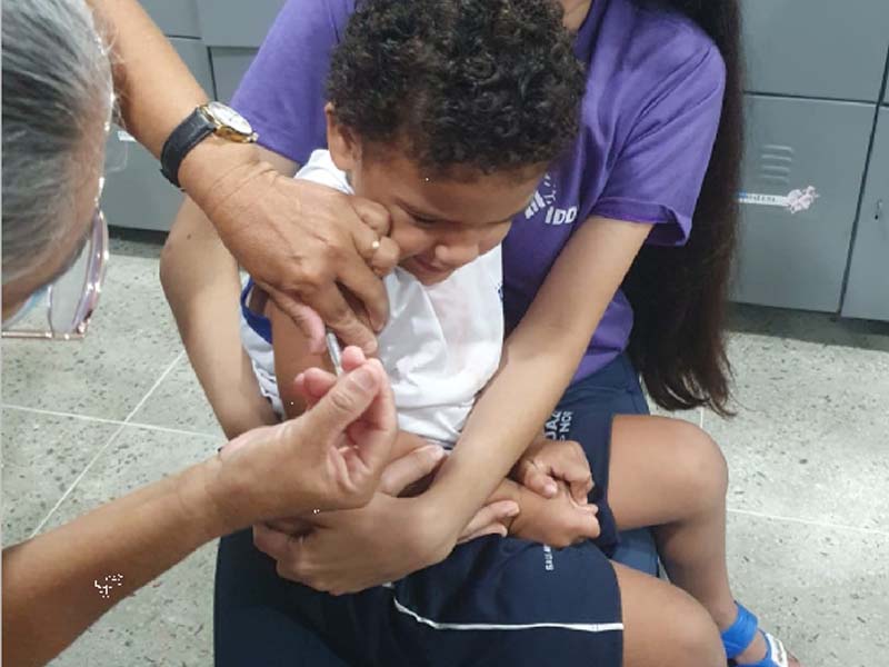 Juazeiro do Norte fortalece ações de saúde nas escolas com vacinação contra a Influenza