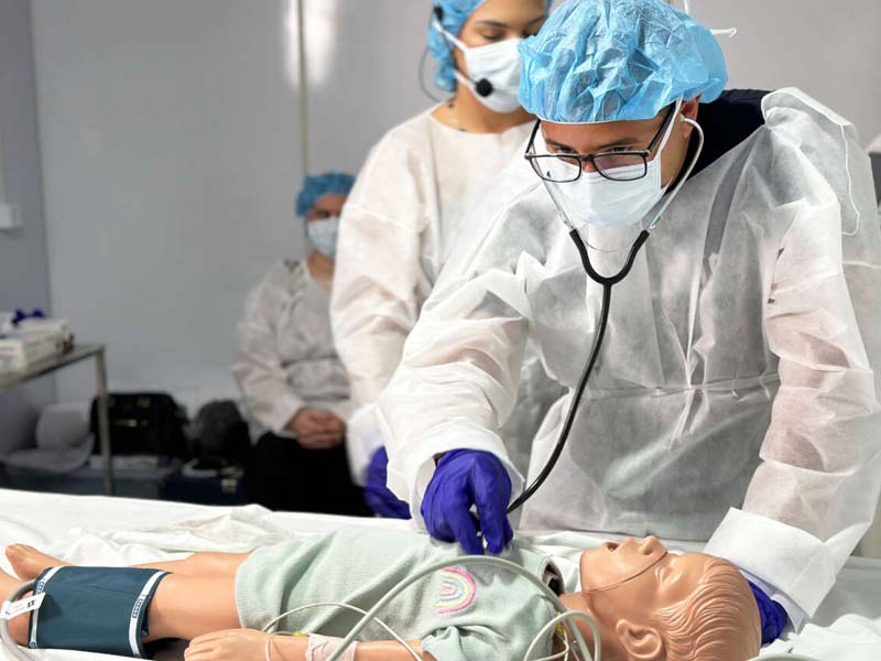 ESP/CE projeta capacitar mais de cinco mil profissionais de saúde por meio de cursos livres em 2025