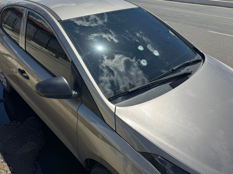 Mulher denuncia ameaças após ter carro alvejado a tiros na porta de casa, em Juazeiro do Norte