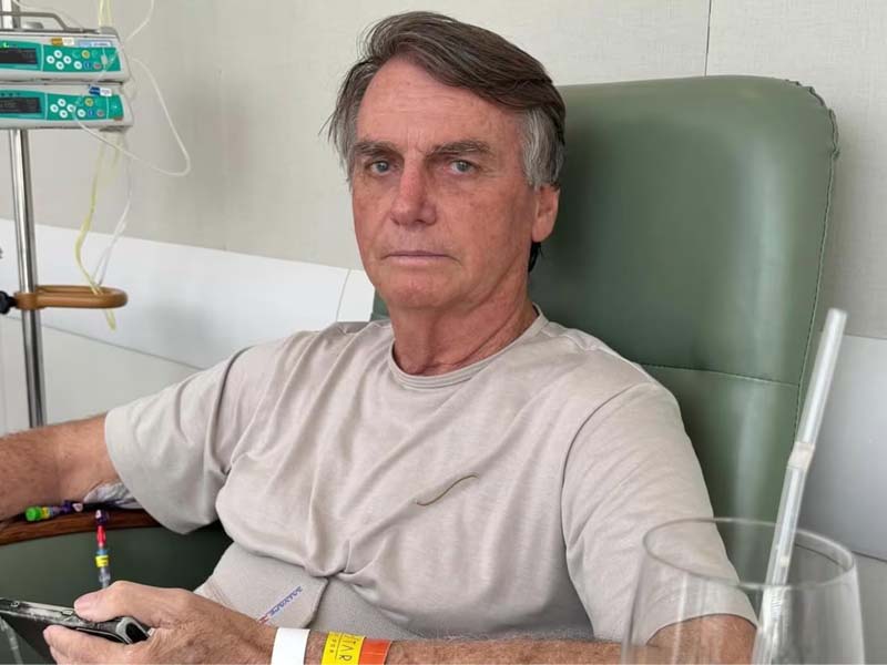 Boletim médico de Bolsonaro afirma que não há previsão de alta; ex-presidente segue estável