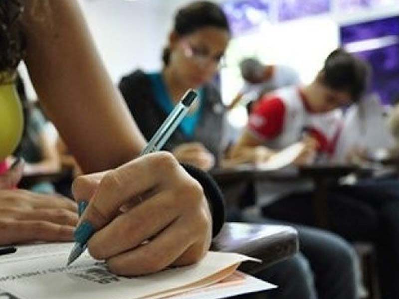 Estudantes da rede pública terão pré-inscrição automática no Enem