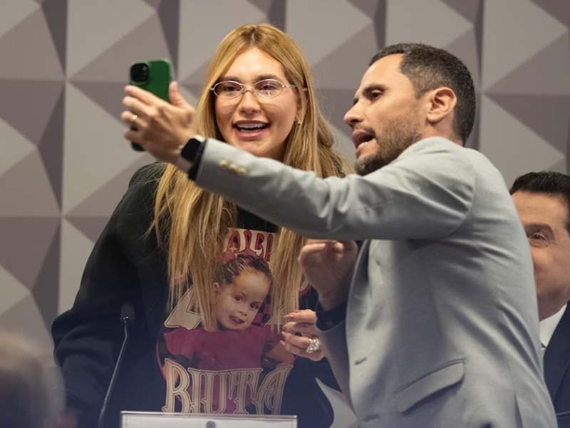 Senador interrompe CPI das Bets para pedir selfie com influenciadora Virgínia Fonseca