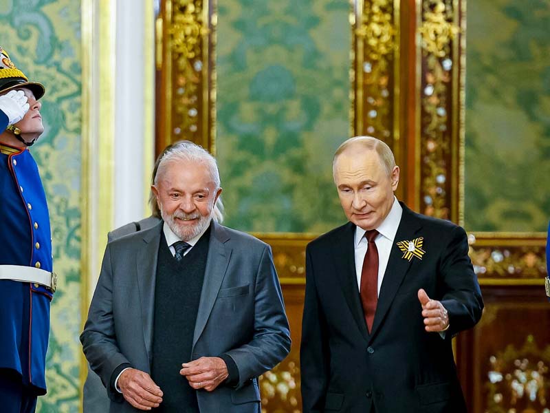 Lula telefona para Putin e tenta convencê-lo a participar de reunião com Ucrânia