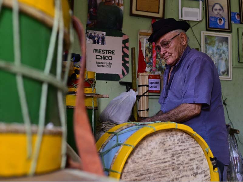 Mestre Chico atua há 53 anos na cultura do Cariri com a Banda Cabaçal Santo Antônio
