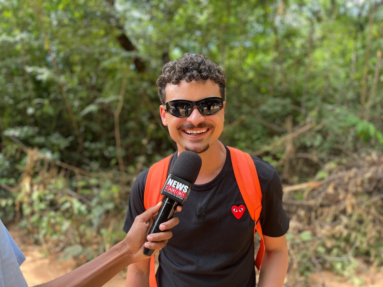 Max Petterson participa do corte do Pau da Bandeira, em Barbalha, fala sobre vinda de artistas para a Festa de Santo Antônio e da Turnê “Bôcu Bonjour”