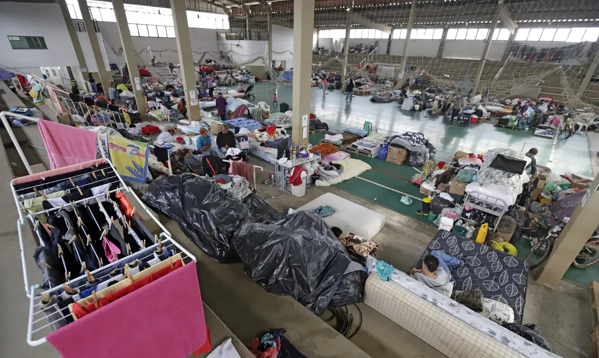 Oito em cada dez brasileiros já apoiaram vítimas de eventos climáticos