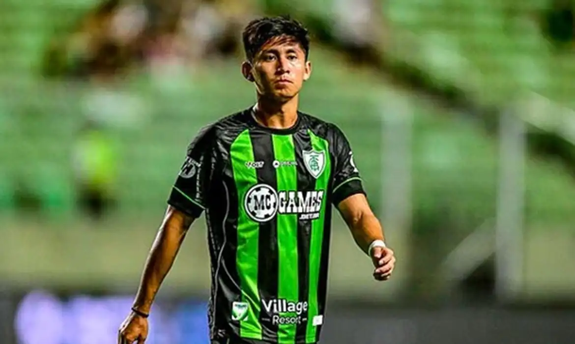 Atleta do América-MG é solto, após prisão em flagrante por racismo