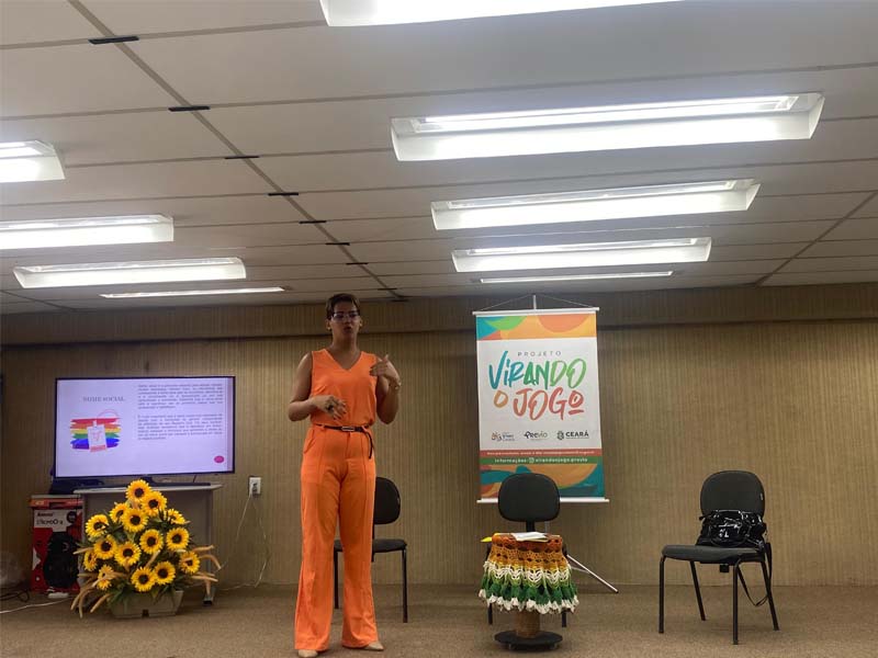 Juazeiro do Norte promove formação sobre uso e direito do nome social para pessoas transexuais