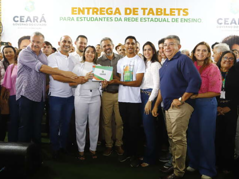 Investindo mais de R$ 6,4 milhões, Governo do Ceará entrega tablets e inaugura CEI e Cras em Lavras da Mangabeira