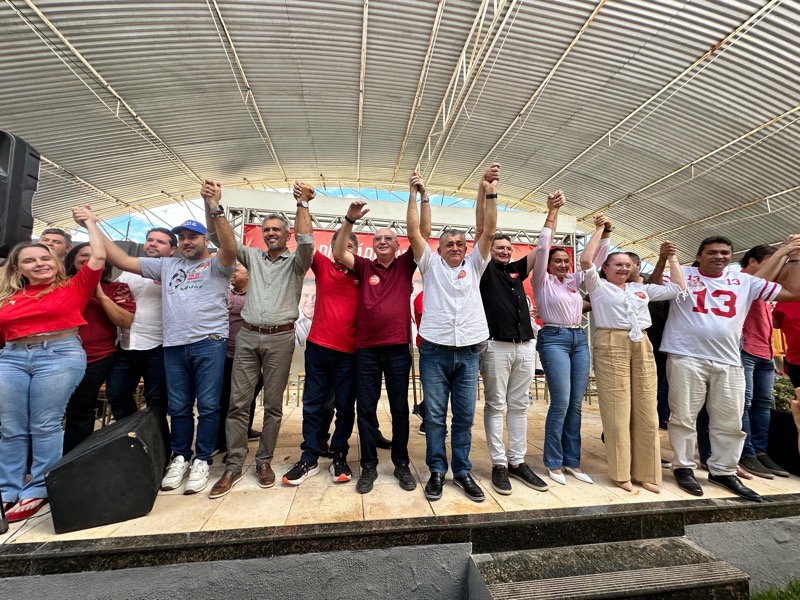 Na presença de Elmano, plenária do PT se transforma em ato de apoio a Guimarães