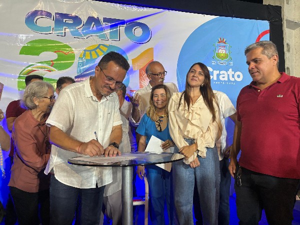 Bairro São Miguel, no Crato, celebra a assinatura da ordem de serviço da reforma e ampliação da creche e escola Frederico Nierhoff