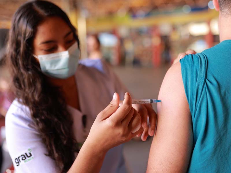 Secretaria de Saúde de Juazeiro do Norte realiza vacinação contra a Influenza no Mercado do Pirajá nesta quarta-feira, 25