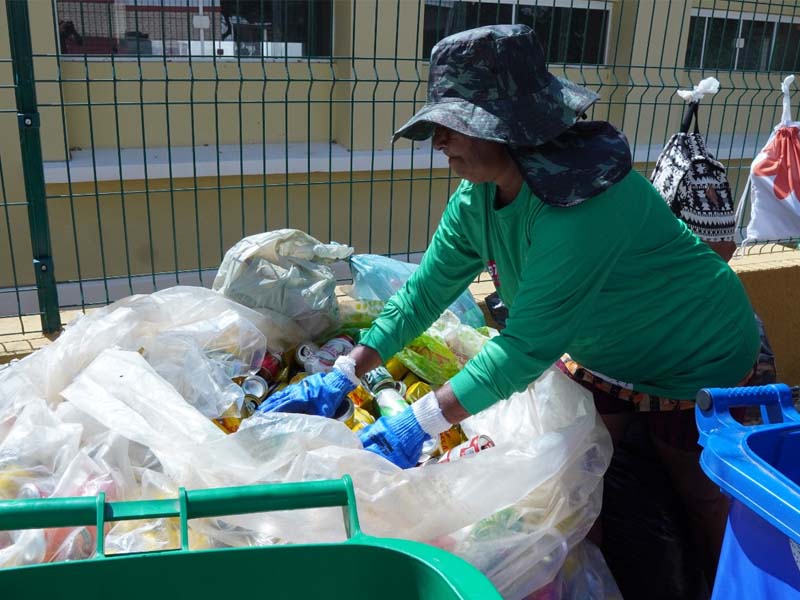 Catadores recolhem mais de 4 toneladas de recicláveis durante a Festa de Santo Antônio