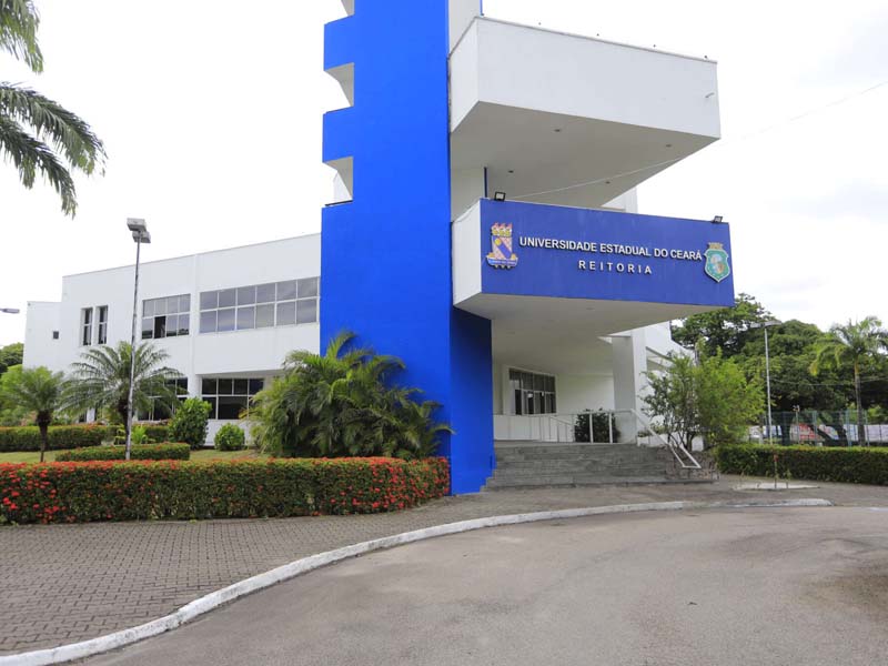 Uece lança 18 novos cursos de especialização pelo programa Universidade Aberta do Brasil
