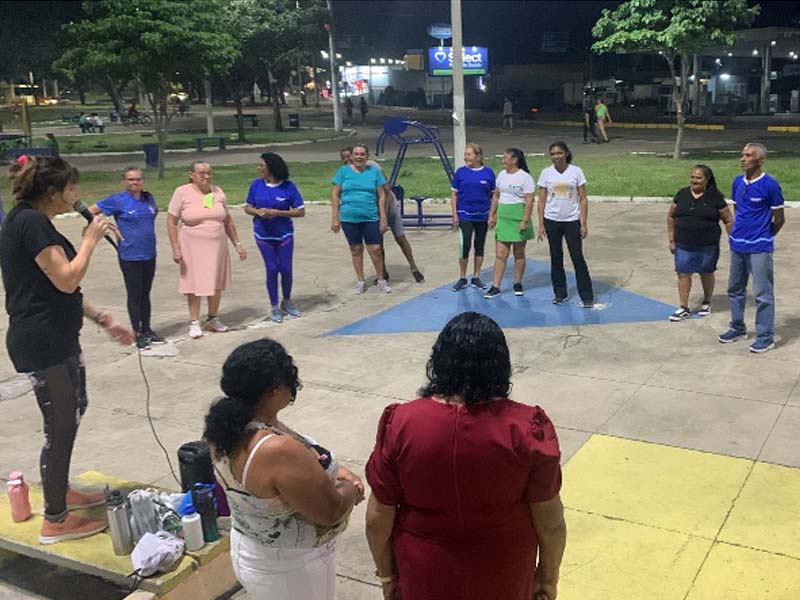 Atividades físicas ao ar livre movimentam alunos da EJA em ação do Programa Saúde na Escola, em Juazeiro do Norte