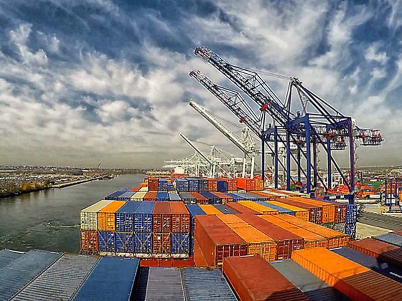 Brasileiros gastaram quase R$ 15 bilhões em encomendas internacionais em 2024, novo recorde