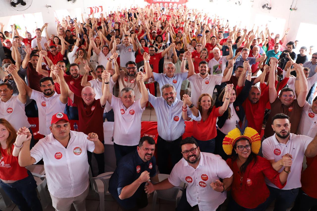 Em evento concorrido, Guimarães reúne governador Elmano, senadora Augusta, deputados, prefeitos e 36 vereadores no Sertão de Crateús
