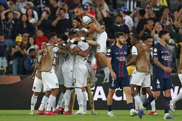 Botafogo faz história, vence PSG e se aproxima das oitavas do Mundial