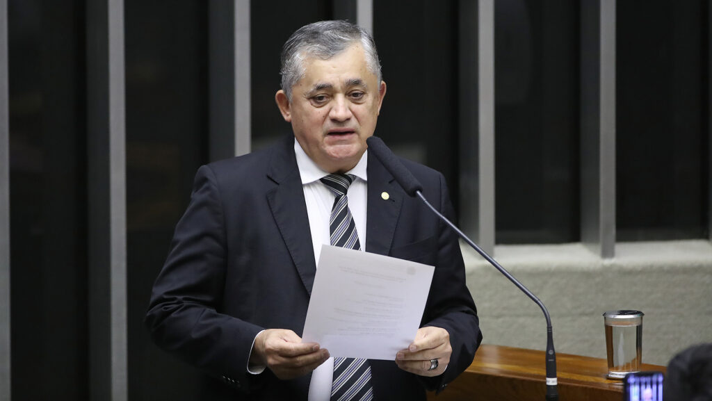 Terceirizados do setor público terão novas garantias com projeto de Guimarães aprovado na Câmara; saiba mais